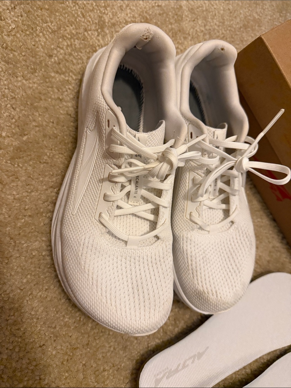 Altra Escalante 4 White Running Shoes with new insoles + box size 9.5 Women’s - Picture 2 of 8